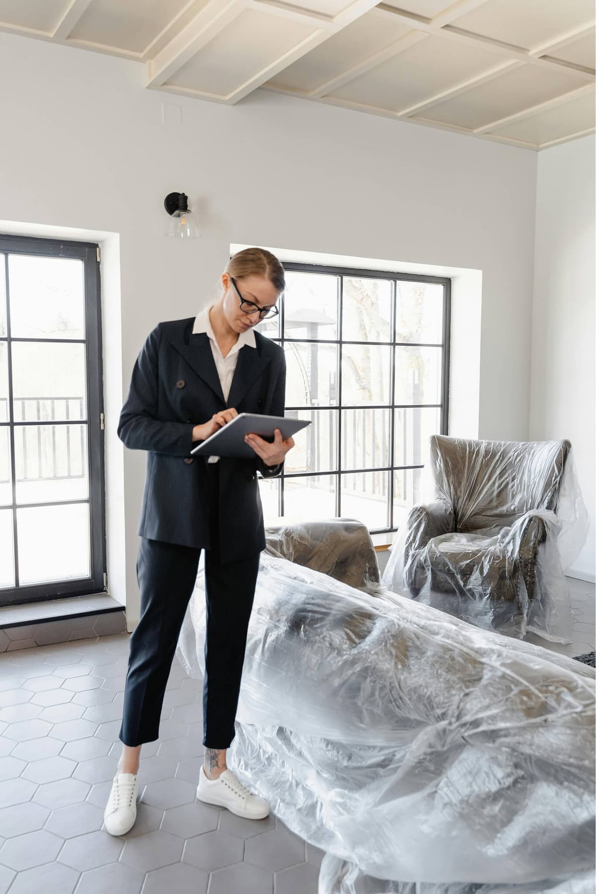 Property inspector with tablet